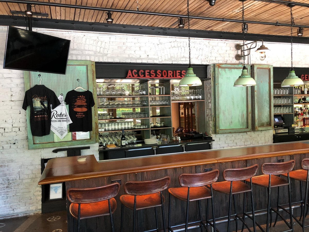 Entry view into the finished Roberts Pizza dining room